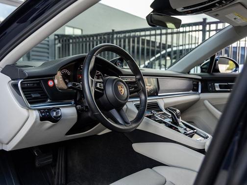 2022 Porsche Panamera Platinum Edition