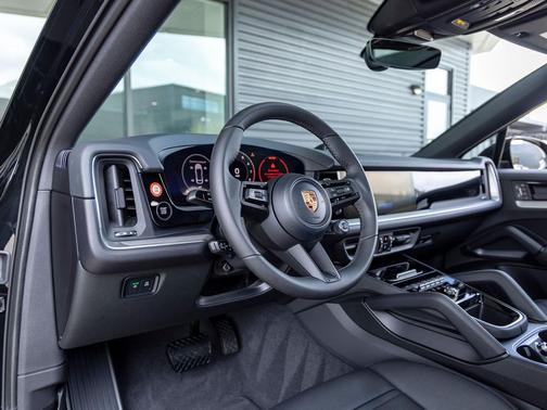 Chromite Black Metallic 2026 Porsche Cayenne Cayenne