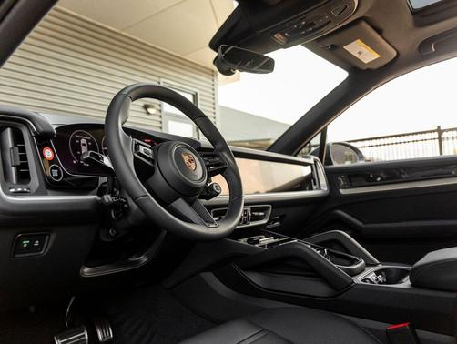 Vanadium Grey Metallic 2026 Porsche Cayenne S