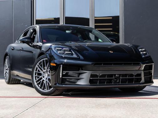 2026 Porsche Panamera 4