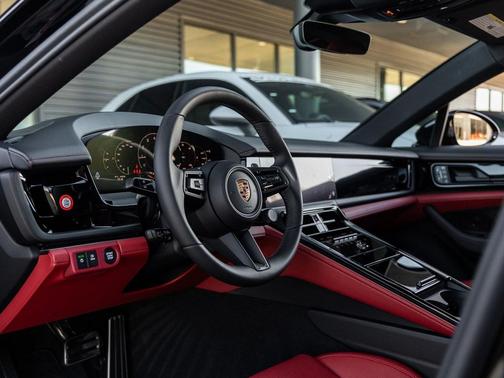 2026 Porsche Panamera 4