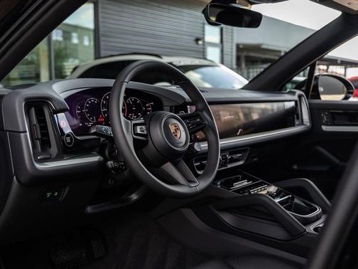 Chromite Black Metallic 2026 Porsche Cayenne Cayenne