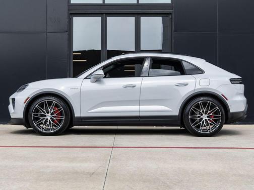 Ice Grey Metallic 2025 Porsche Macan Macan Electric 4