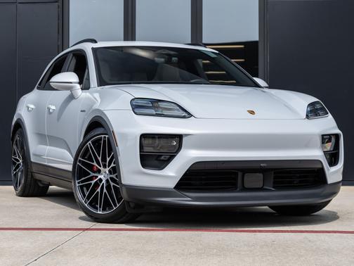 Ice Gray Metallic 2025 Porsche Macan 4S
