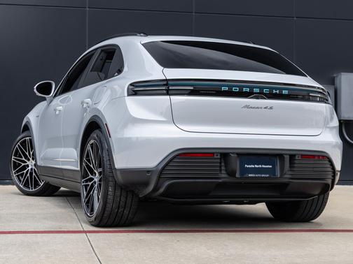 Ice Gray Metallic 2025 Porsche Macan 4S