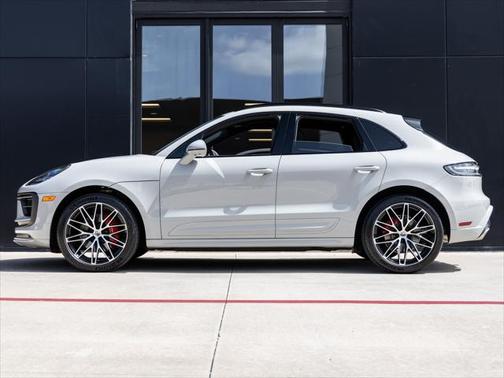 2025 Porsche Macan Base