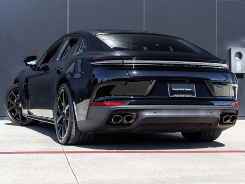 2025 Porsche Panamera 