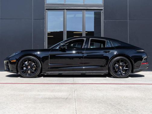 2025 Porsche Panamera 