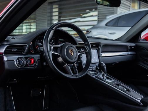 2017 Porsche 911 Carrera