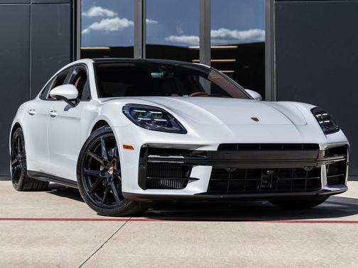 2026 Porsche Panamera 4