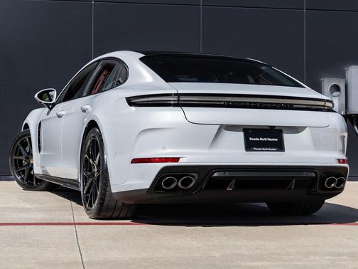 2026 Porsche Panamera 4