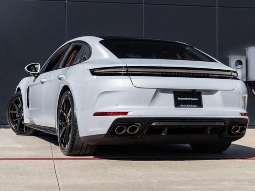 2026 Porsche Panamera 4