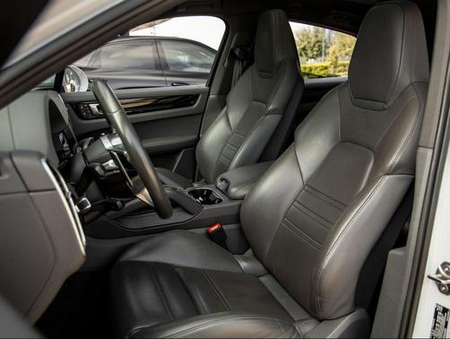 2023 Porsche Cayenne Platinum Edition