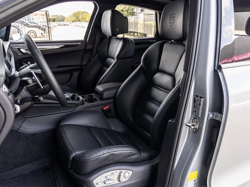 2025 Porsche Macan T