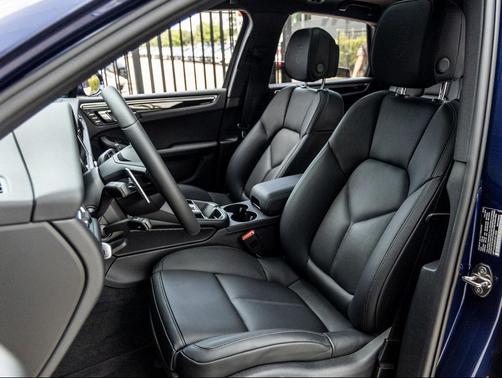 2023 Porsche Macan Base (PDK)