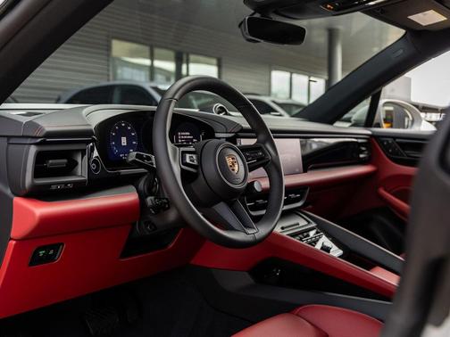 2026 Porsche Macan 4