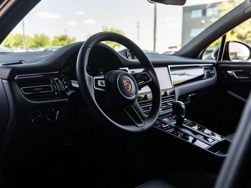 Copper Ruby Metallic 2026 Porsche Macan Macan