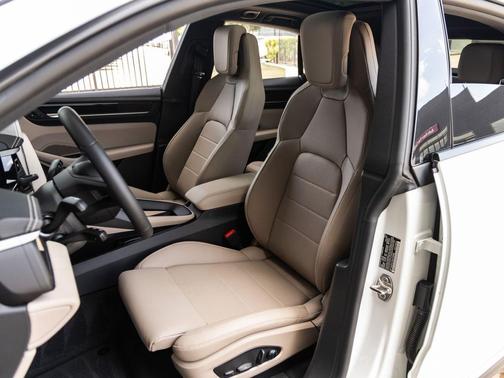 White 2025 Porsche Macan Macan Electric