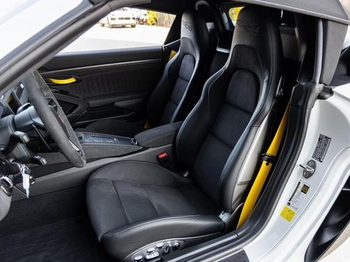 2025 Porsche 718 Spyder RS