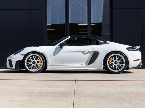 2025 Porsche 718 Spyder RS