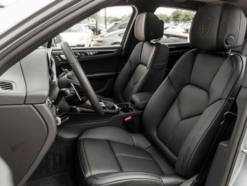 Dolomite Silver Metallic 2026 Porsche Macan Macan