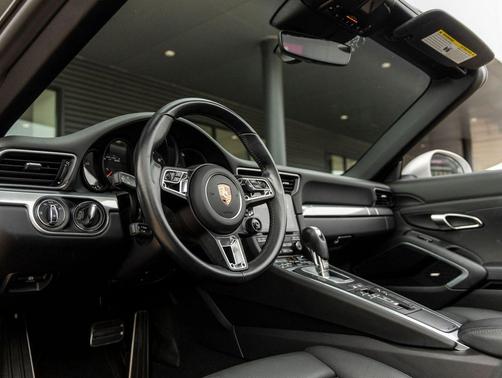 2017 Porsche 911 Carrera