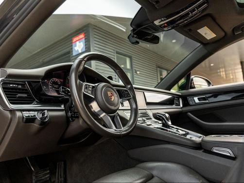 2017 Porsche Panamera 4