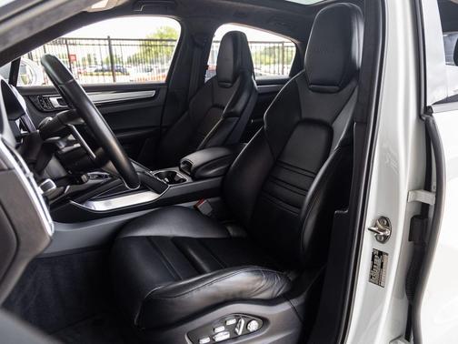 Carrara White Metallic 2020 Porsche Cayenne Turbo