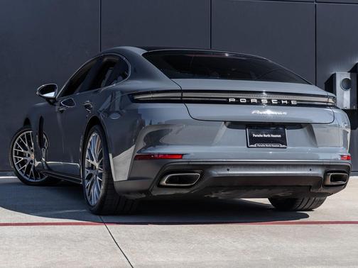 2025 Porsche Panamera 4