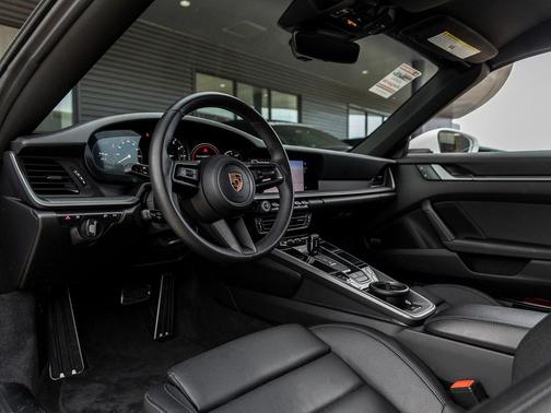 2022 Porsche 911 Carrera