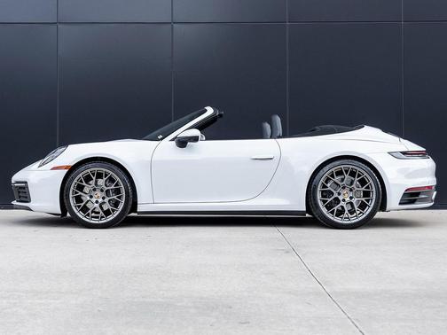 2022 Porsche 911 Carrera