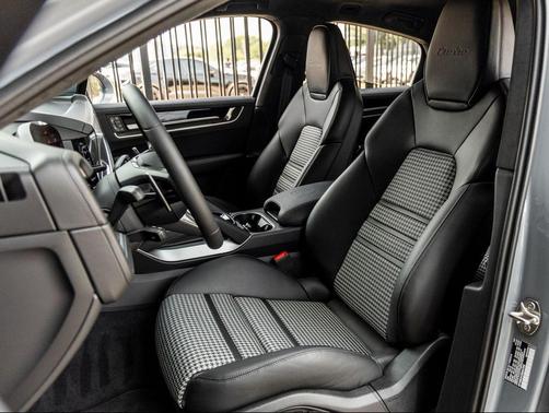2025 Porsche Cayenne Turbo