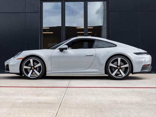 2025 Porsche 911 Carrera