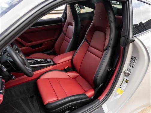 2025 Porsche 911 Carrera