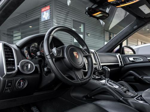 2014 Porsche Cayenne GTS