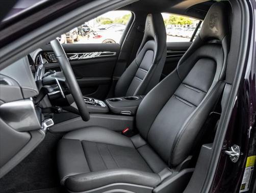 2023 Porsche Panamera 4 Platinum Edition