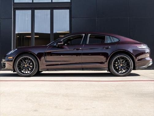 2023 Porsche Panamera 4 Platinum Edition