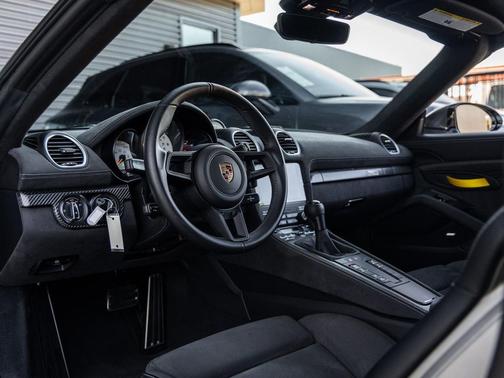 2025 Porsche 718 Spyder RS