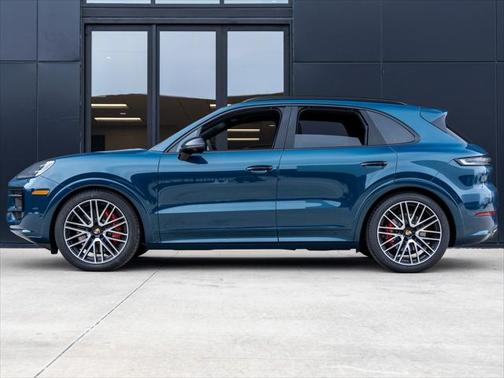 2025 Porsche Cayenne GTS