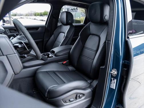2025 Porsche Cayenne GTS