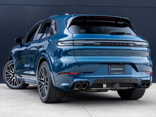2025 Porsche Cayenne GTS