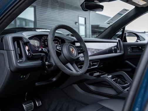 2025 Porsche Cayenne GTS