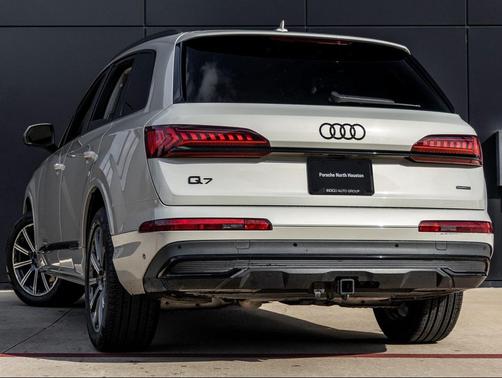 2023 Audi Q7 45 Premium Plus