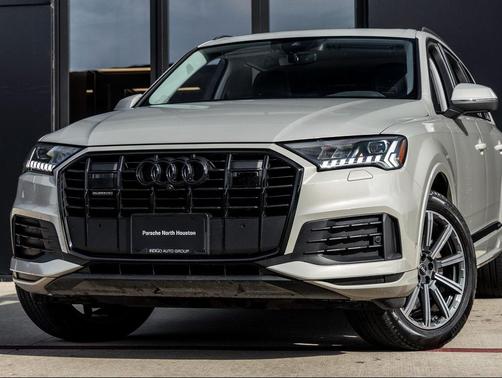 2023 Audi Q7 45 Premium Plus