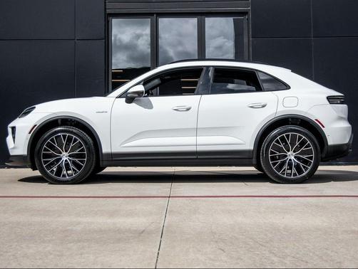 2026 Porsche Macan 