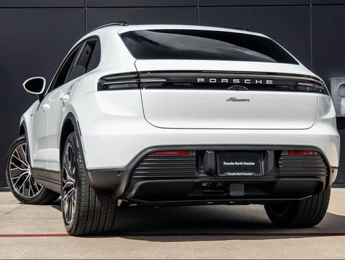 2026 Porsche Macan 