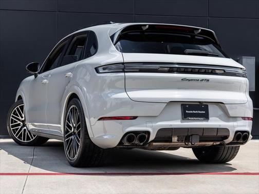 2025 Porsche Cayenne GTS