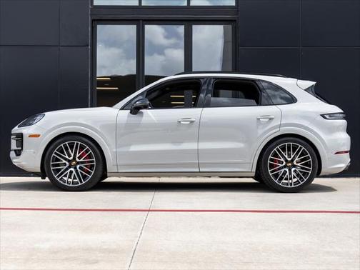 2025 Porsche Cayenne GTS