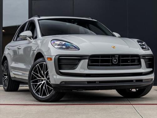 2025 Porsche Macan Base