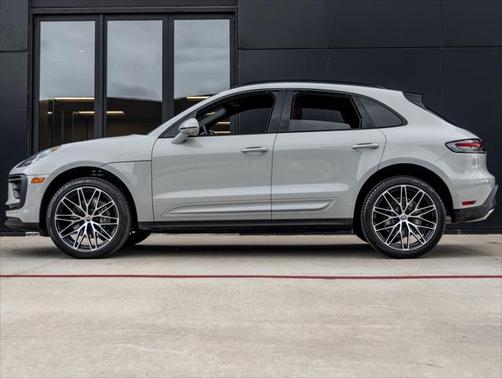2025 Porsche Macan Base